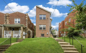 Spacious 3BD 2.5 BA - 15 Min to Downtown/Capitol